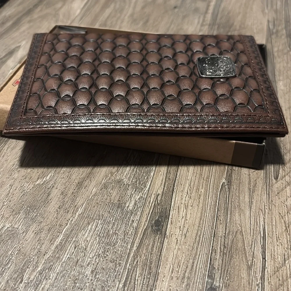 Justin Rodeo Genuine Leather Low Profile,RFID,8 card slots,slip pockets,Concho